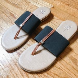 XOXO Women's Bennett Thong Sandal